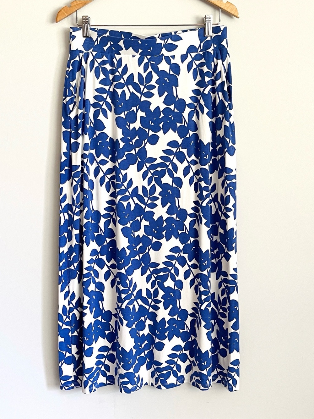 Boden Skirt Size 10P US Maxi Jersey Knit White Blue Leaves Leaf Pull On Stretchy